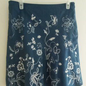 'ANN TAYLOR' Embroidered Skirt Size 4 Lined Navy/White